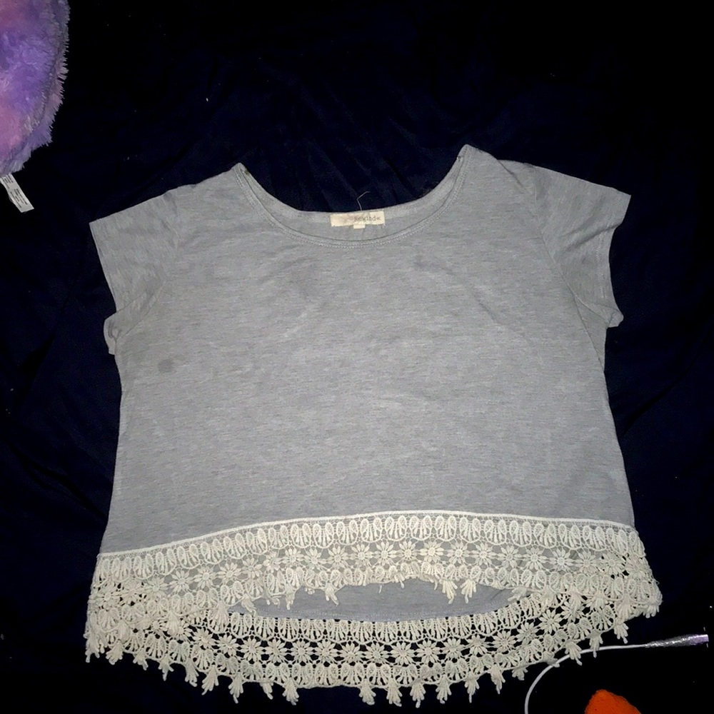 Loose flowwy crop too with lace ends